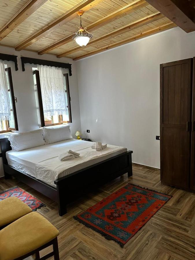Guest House Iljesa Berati Exterior foto