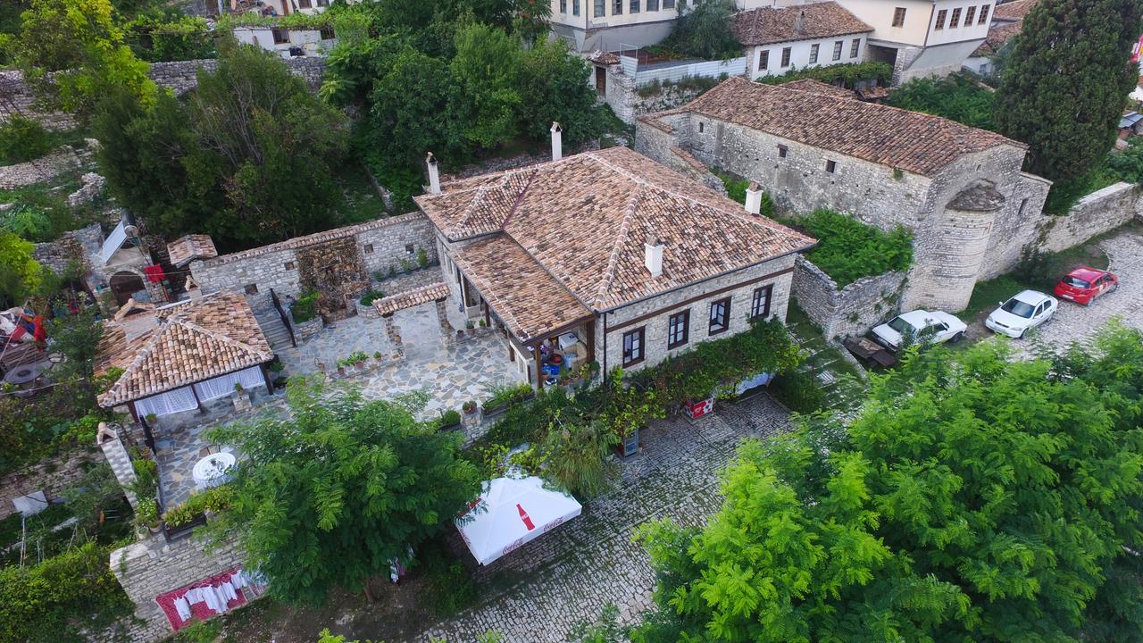 Guest House Iljesa Berati Exterior foto