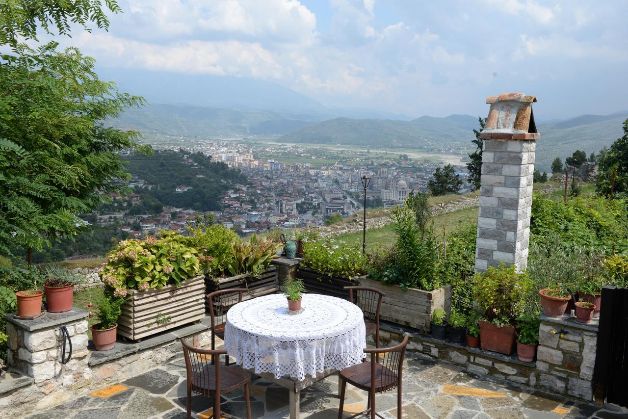 Guest House Iljesa Berati Exterior foto