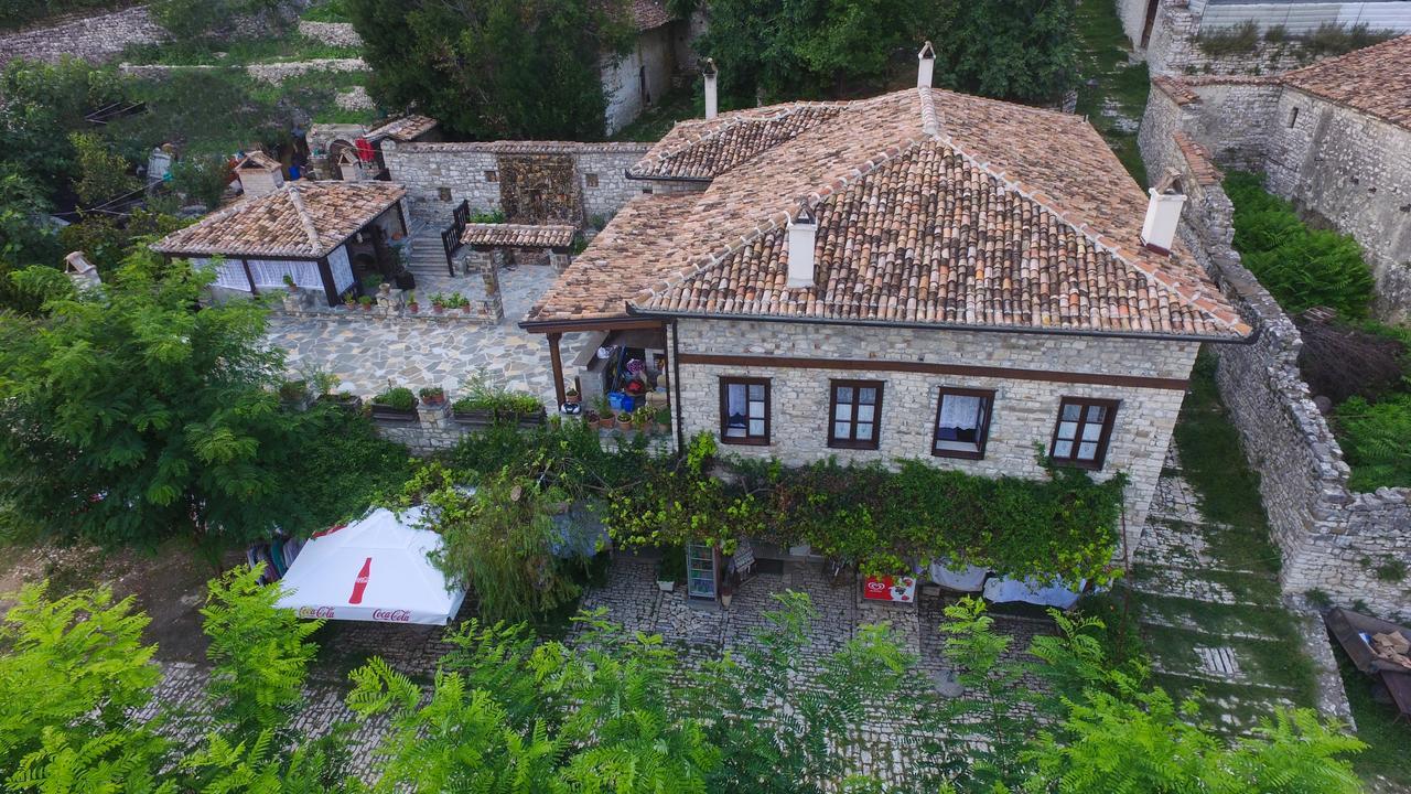Guest House Iljesa Berati Exterior foto