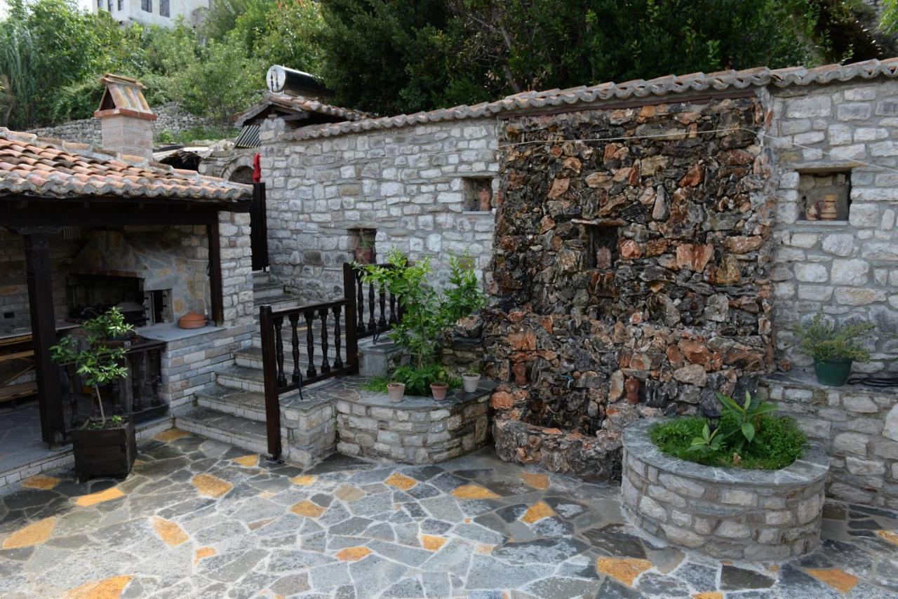 Guest House Iljesa Berati Exterior foto