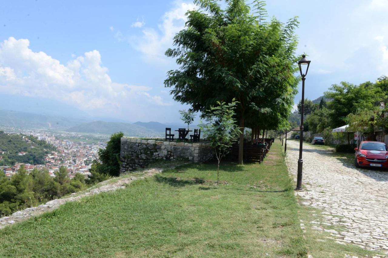 Guest House Iljesa Berati Exterior foto