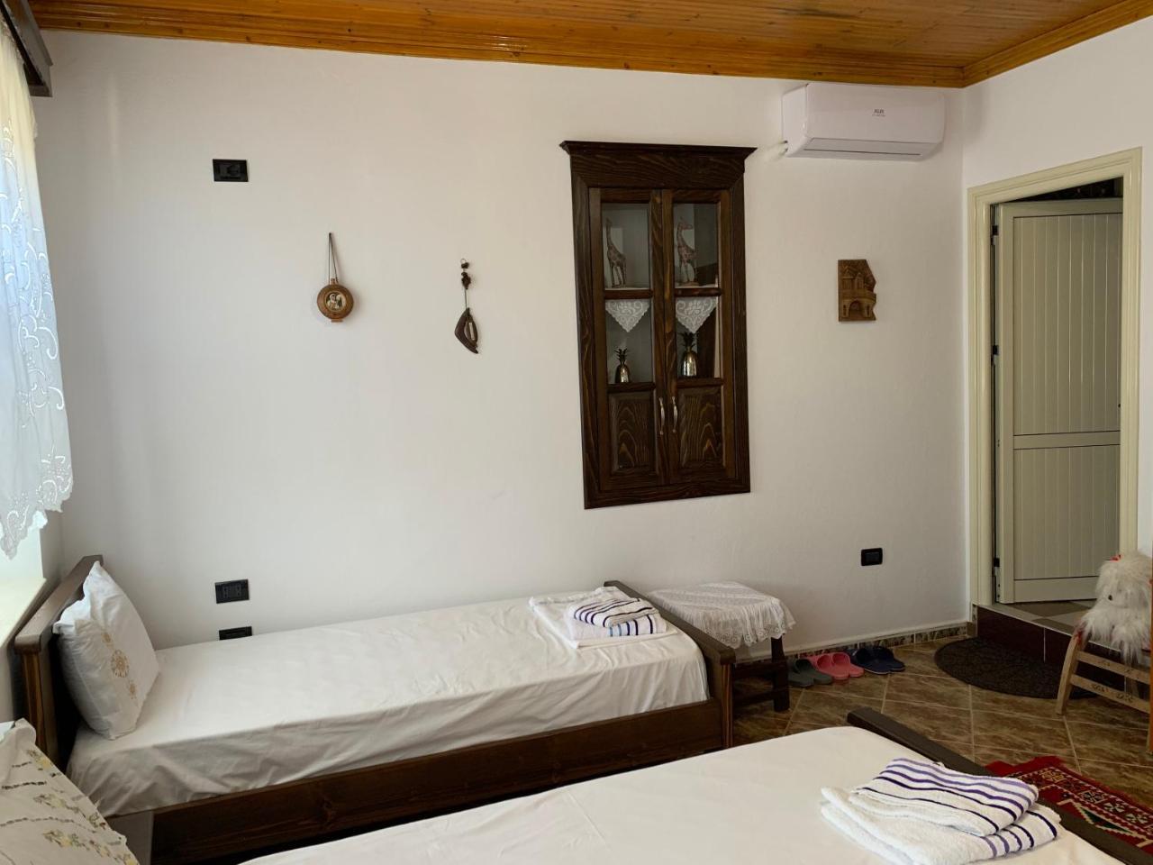 Guest House Iljesa Berati Exterior foto