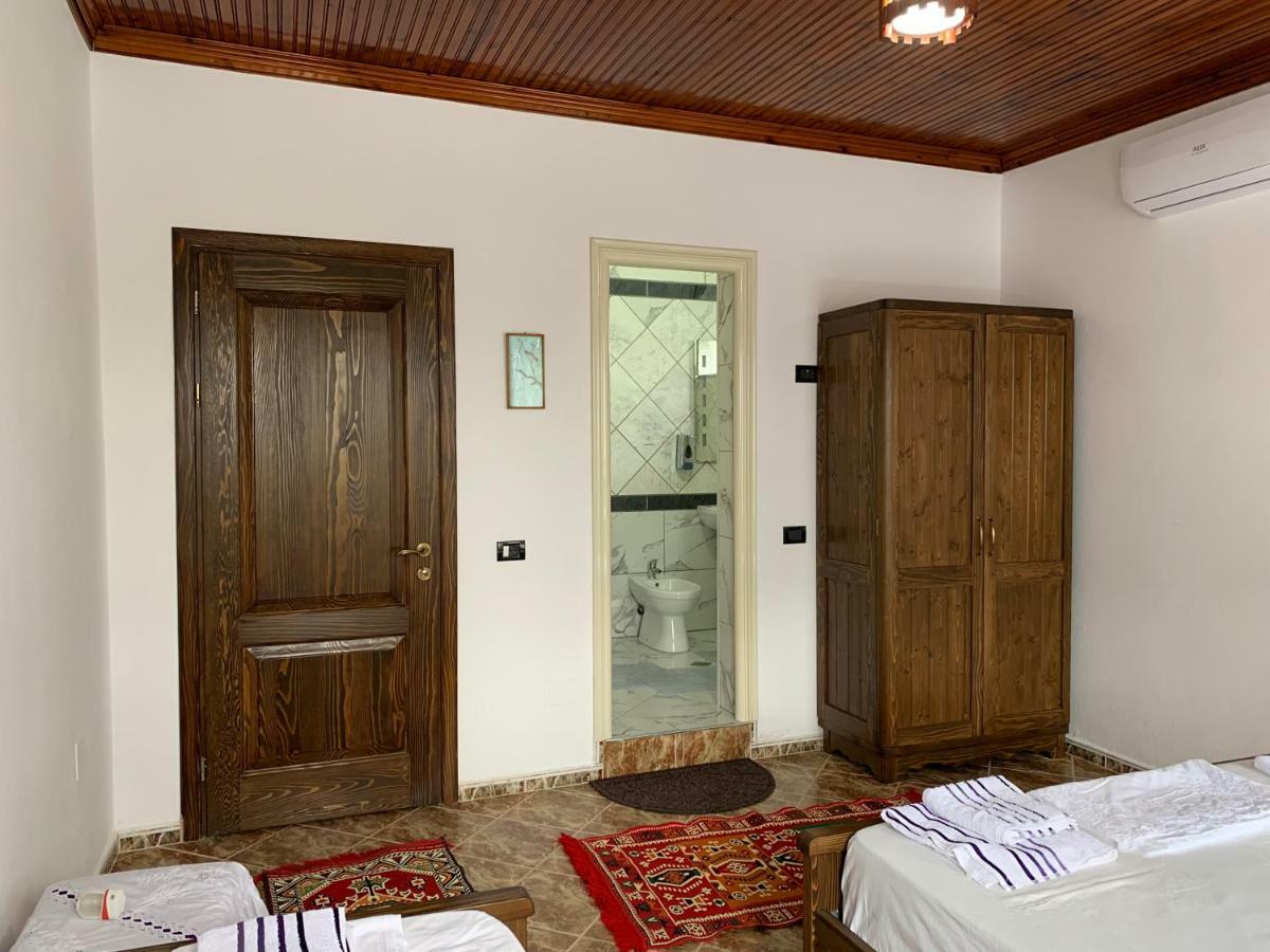 Guest House Iljesa Berati Exterior foto